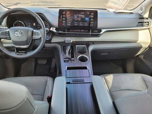2023 Toyota Sienna Limited