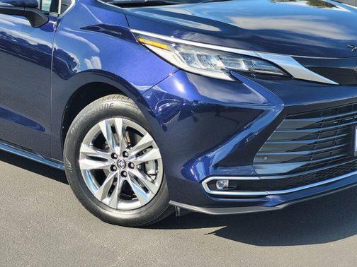 2023 Toyota Sienna Limited