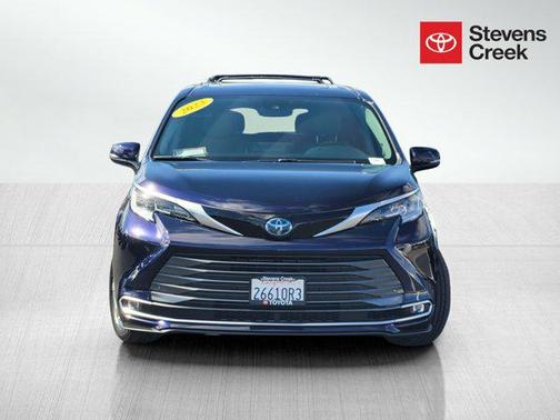 2023 Toyota Sienna Limited