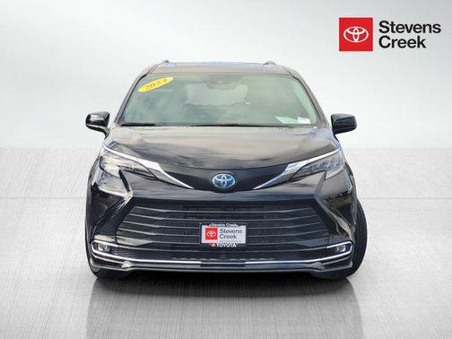2024 Toyota Sienna XLE 8 Passenger