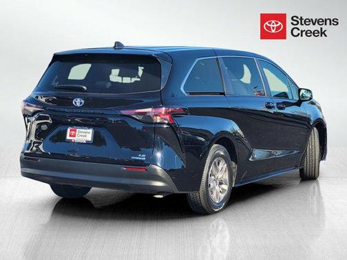 2024 Toyota Sienna LE