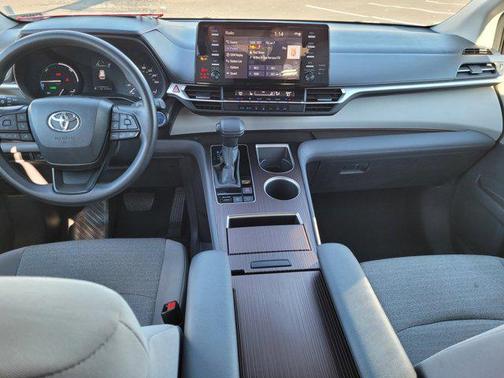 2024 Toyota Sienna LE