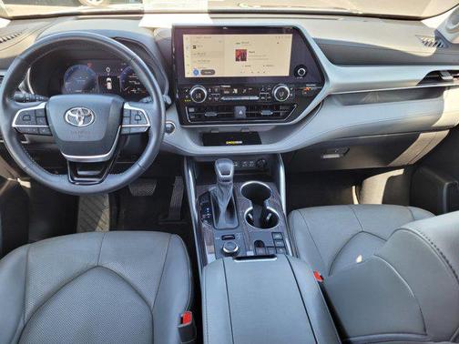 2023 Toyota Highlander Platinum