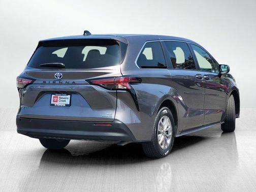 2022 Toyota Sienna LE