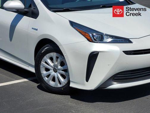 2022 Toyota Prius LE