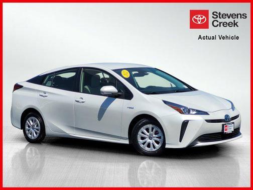 2022 Toyota Prius LE
