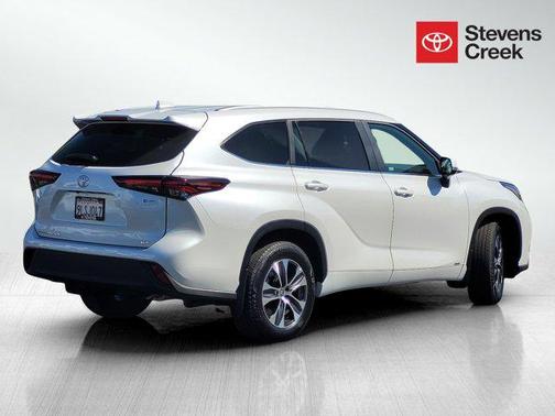 2025 Toyota Highlander Hybrid XLE