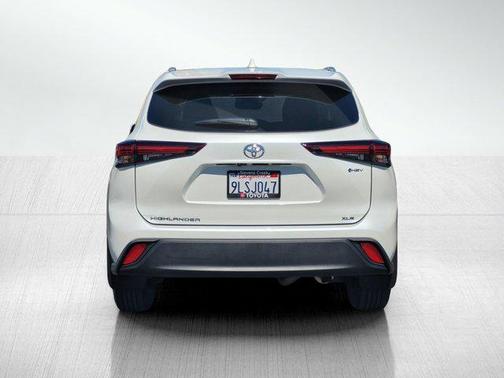 2025 Toyota Highlander Hybrid XLE