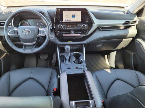 2025 Toyota Highlander Hybrid XLE