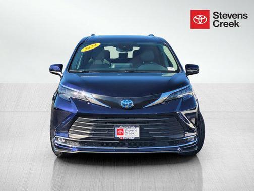 2024 Toyota Sienna XLE 8 Passenger