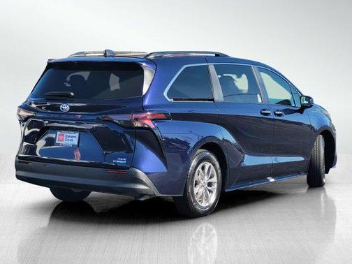 2024 Toyota Sienna XLE 8 Passenger