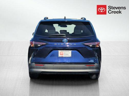 2024 Toyota Sienna XLE 8 Passenger