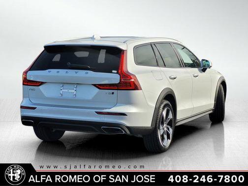 2020 Volvo V60 Cross Country T5