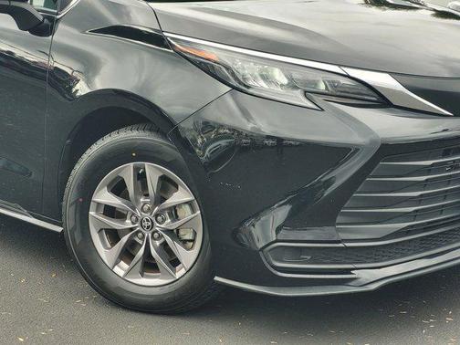 2024 Toyota Sienna LE