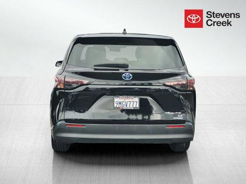2024 Toyota Sienna LE