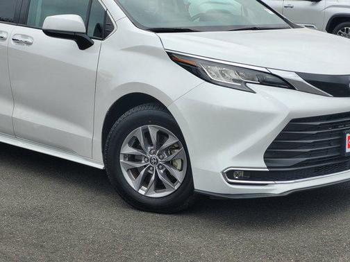2023 Toyota Sienna XLE 7 Passenger