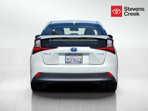 2022 Toyota Prius LE