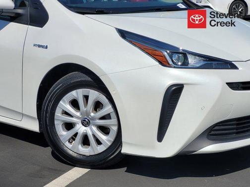 2022 Toyota Prius LE