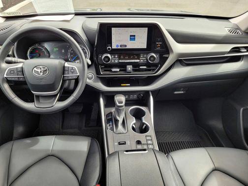2025 Toyota Highlander Hybrid XLE