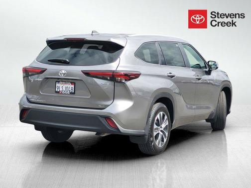 2025 Toyota Highlander Hybrid XLE