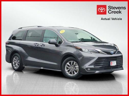 2025 Toyota Sienna XLE