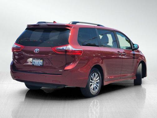 2020 Toyota Sienna XLE