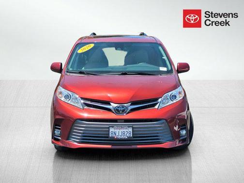 2020 Toyota Sienna XLE