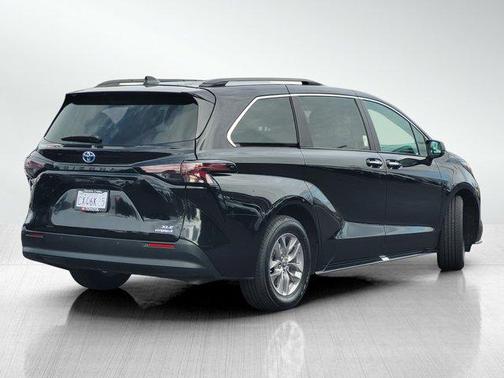 2024 Toyota Sienna XLE 8 Passenger