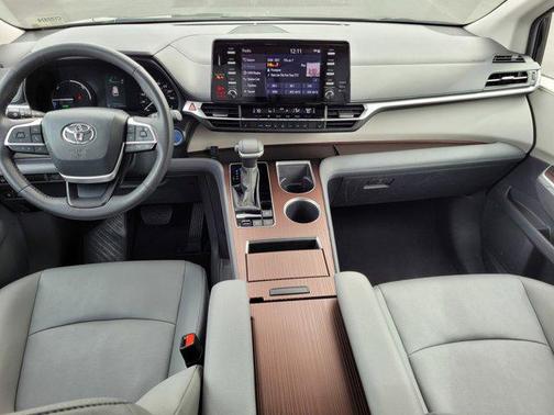 2024 Toyota Sienna XLE 8 Passenger