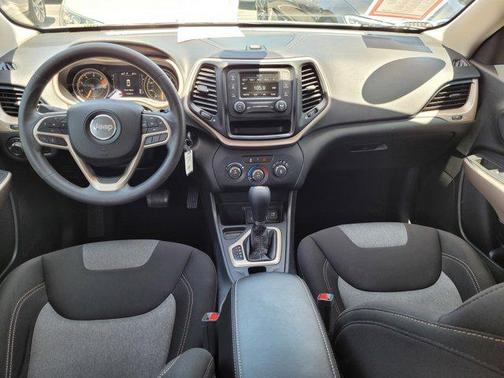 2017 Jeep Cherokee Sport