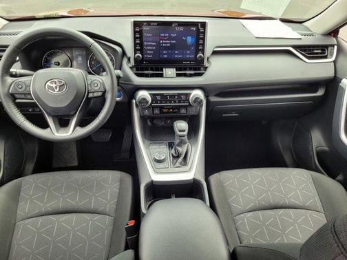 2022 Toyota RAV4 Hybrid XLE