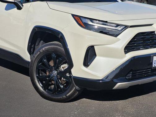 2022 Toyota RAV4 Hybrid SE