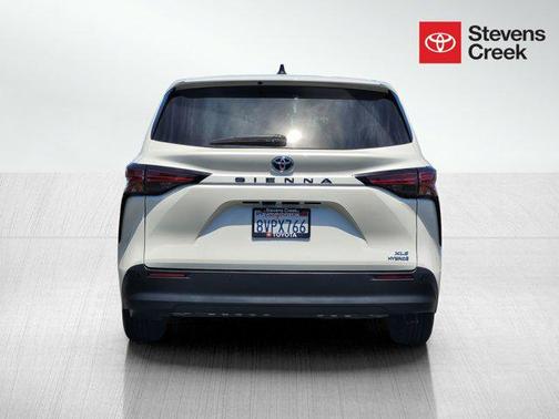 2021 Toyota Sienna XLE 8 Passenger