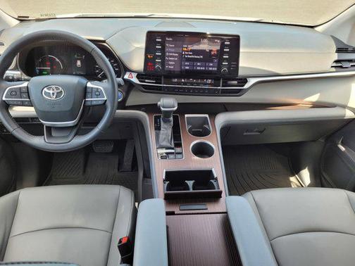 2021 Toyota Sienna XLE 8 Passenger