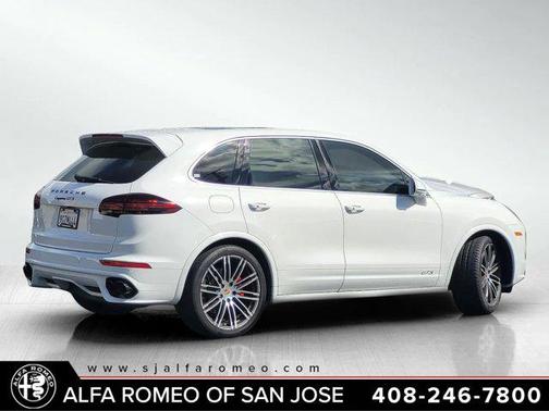 2016 Porsche Cayenne GTS