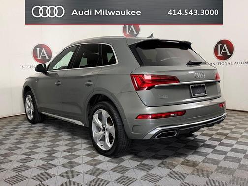 Chronos Gray Metallic 2023 Audi Q5 45 S line Prestige