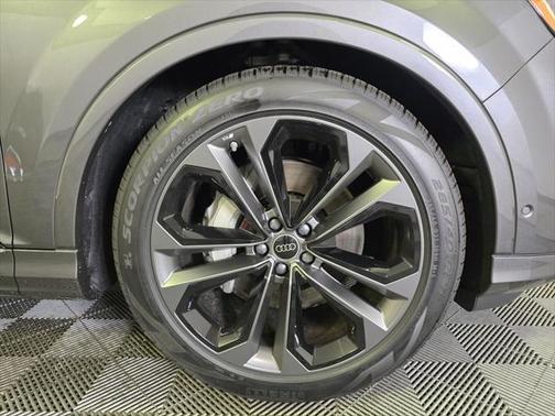 2025 Audi Q7 55 Premium Plus