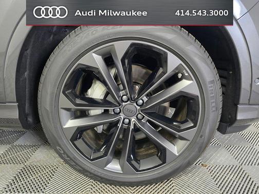 Samurai Gray Metallic 2026 Audi Q7 55 Premium Plus