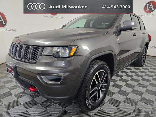 Granite Crystal Metallic Clearcoat 2020 Jeep Grand Cherokee Trailhawk