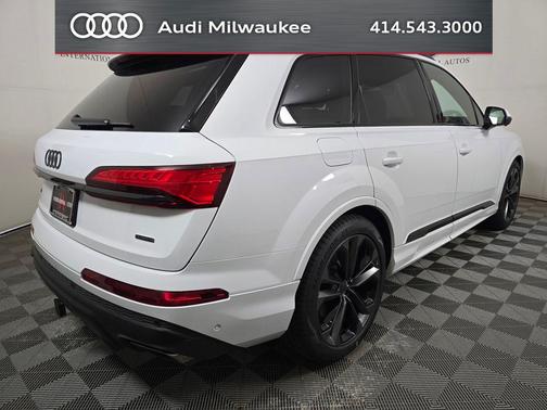 Glacier White Metallic 2026 Audi Q7 55 Premium Plus