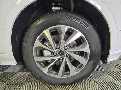 2025 Audi Q6 e-tron Premium quattro