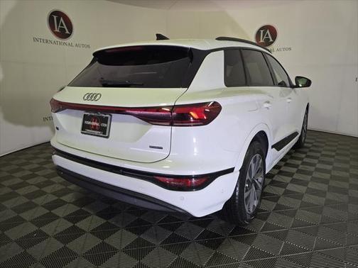 2025 Audi Q6 e-tron Premium quattro