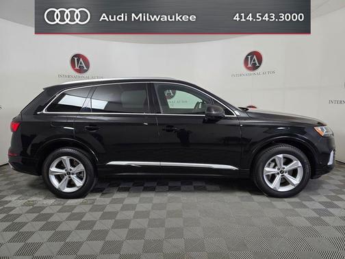 Mythos Black Metallic 2023 Audi Q7 45 Premium