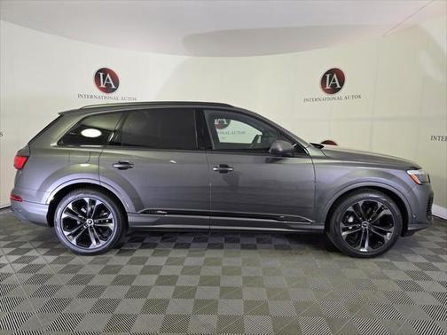 2025 Audi Q7 55 Premium Plus