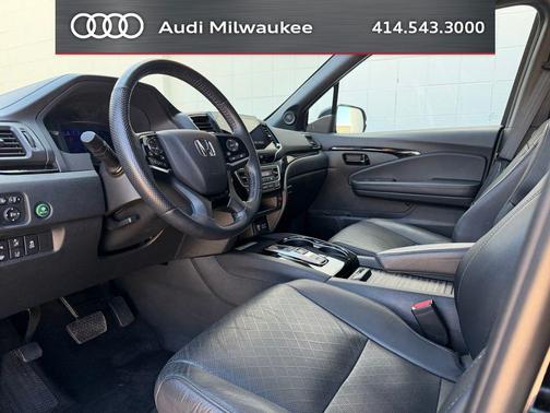 Crystal Black Pearl 2022 Honda Passport AWD Elite