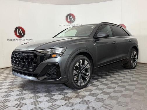 Daytona Gray Pearl Effect 2027 Audi Q8 55 Prestige