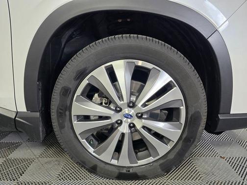 Crystal White Pearl 2021 Subaru Ascent Limited 7-Passenger