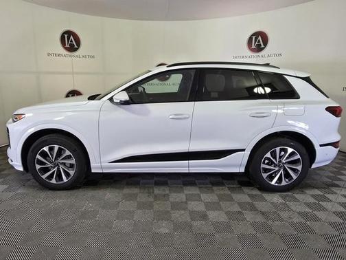 2025 Audi Q6 e-tron Premium quattro