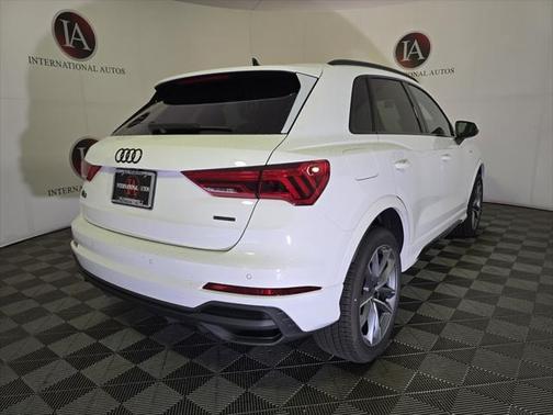 2025 Audi Q3 Premium 45 TFSI S line quattro Tiptronic