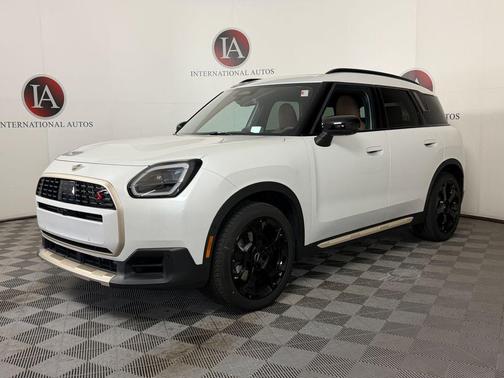 Nanuq White Metallic 2025 MINI Countryman Cooper S ALL4